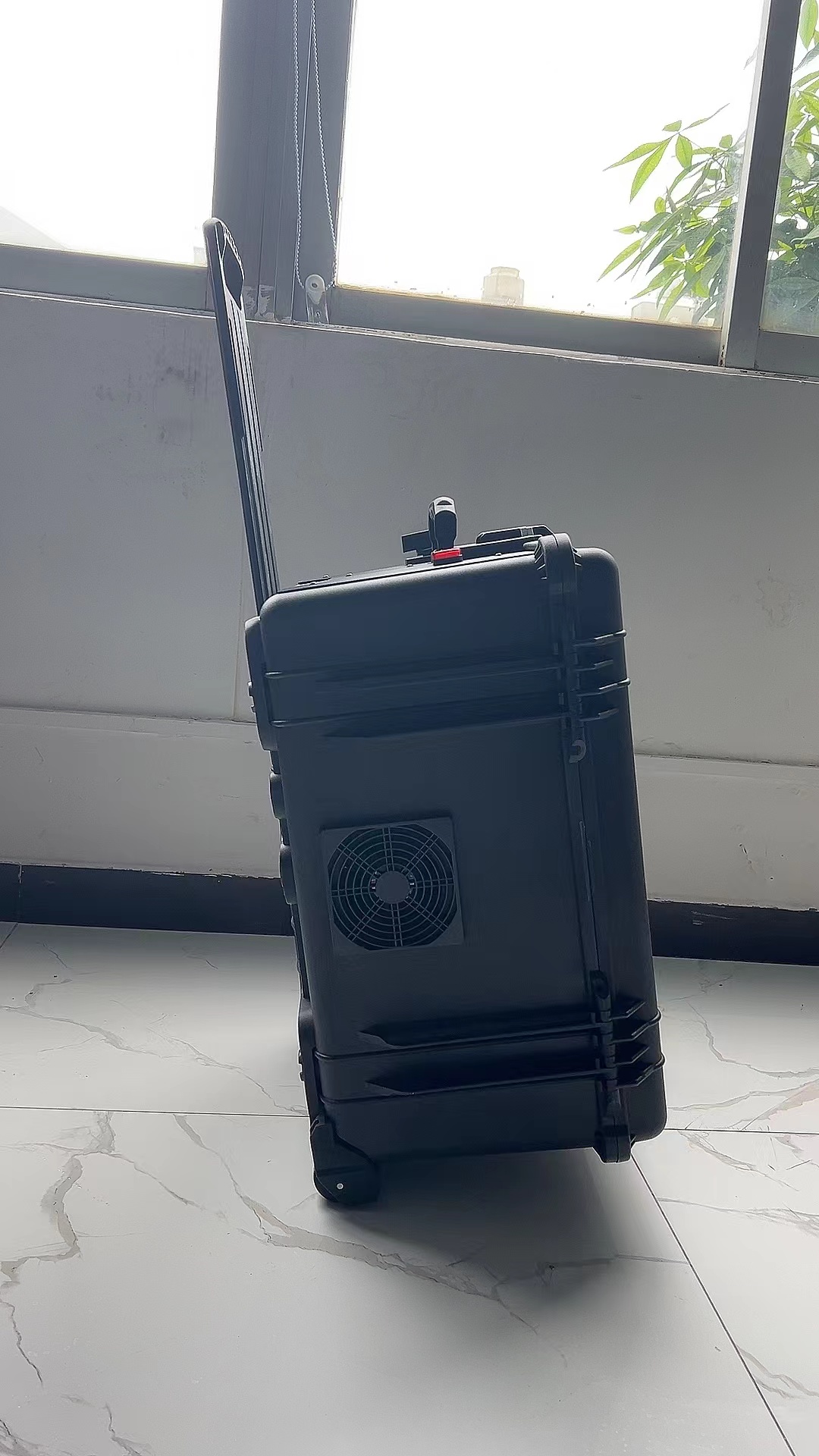 陵水手拉箱型移动通信干扰器